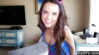 jüngere Freundin Sends Him ein top Gift