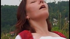 Reife Frau draussen