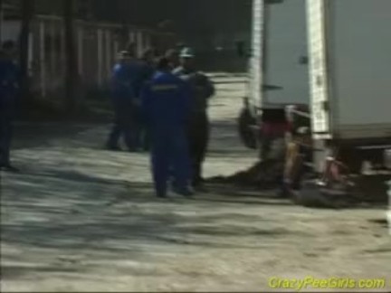 Maybe die Männer build eine toilet