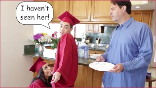 BANGBROS Juan El Caballo Loco fickte sein Stief Schwester Jynx Maze auf Graduation Tag
