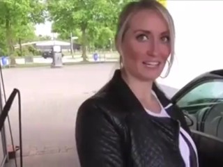 Blondine von der Autowäsche gefickt